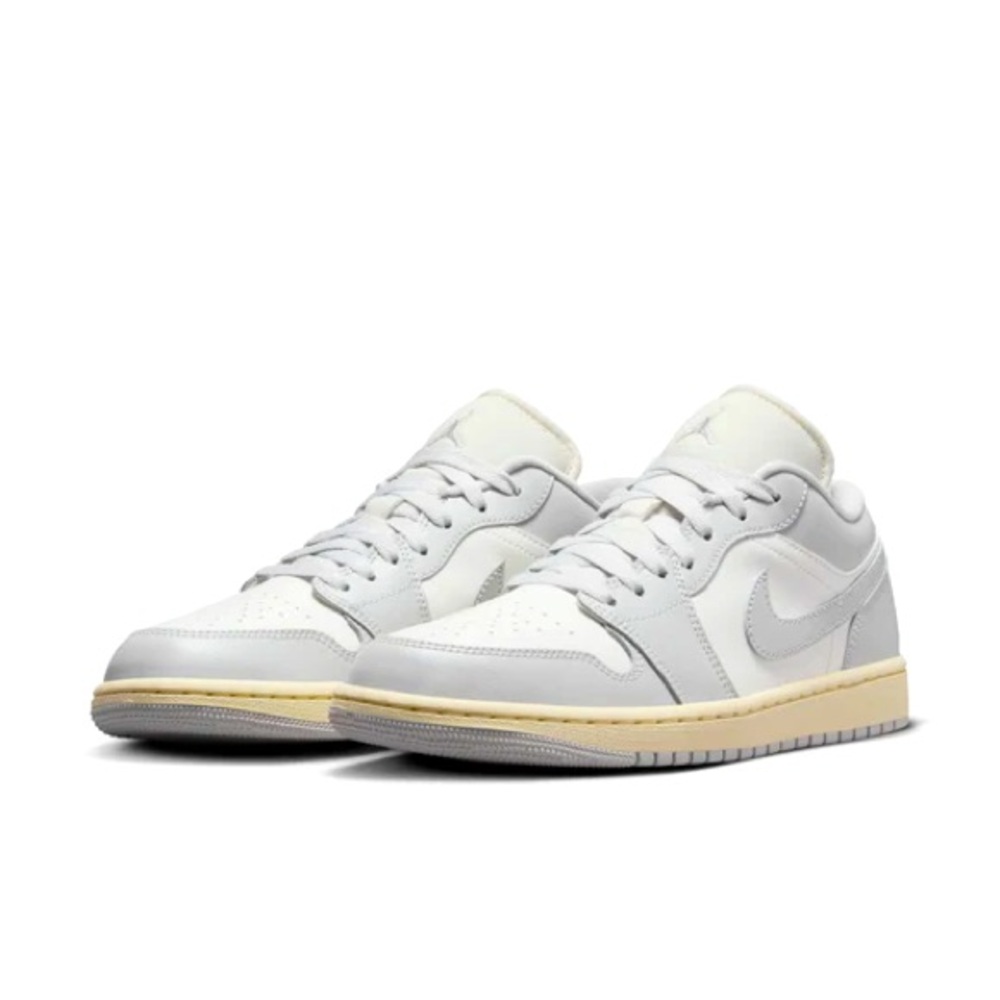 Nike Women's White and Gray Sneakers